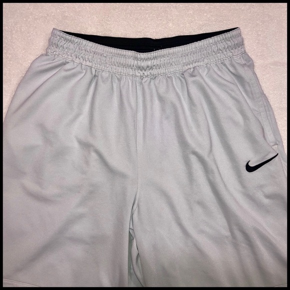 Nike DriFit ⛹🏻‍♂️🧗🏻🚣🏼🤹🏻🤺LRG Mens Shorts White Drawstring Two Pockets - Picture 7 of 16